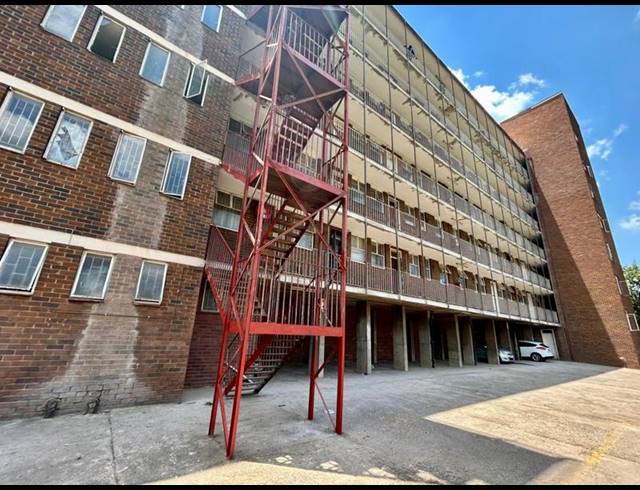 3 BEDROOM APARTMENT FOR SALE IN SUNNYSIDE